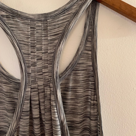 Lululemon Yogi Everyday Tank in 4 Color Space Dye White Black - Picture 6 of 7